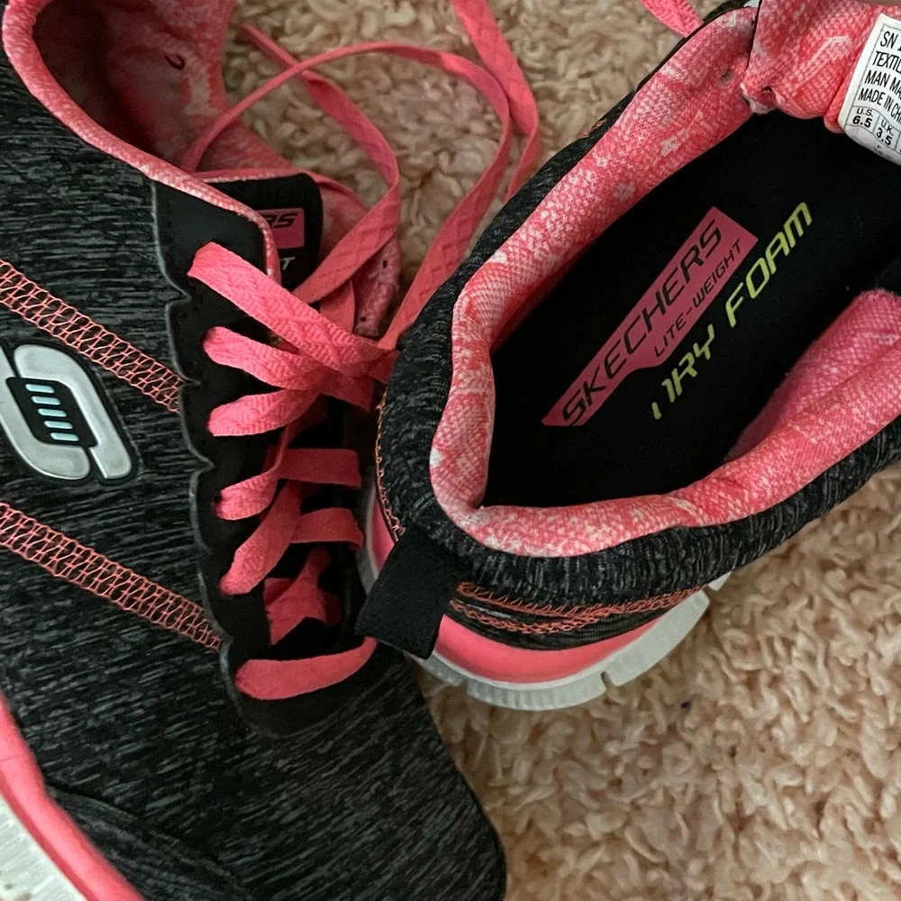 SKECHERS®! LiteWeight Air Cooled Memory Foam Sneakers Size 6.5 - Picture 16 of 16